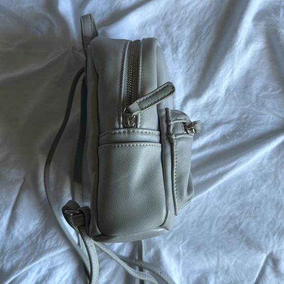 Forever 21 ladies mini backpack - Picture 3 of 7